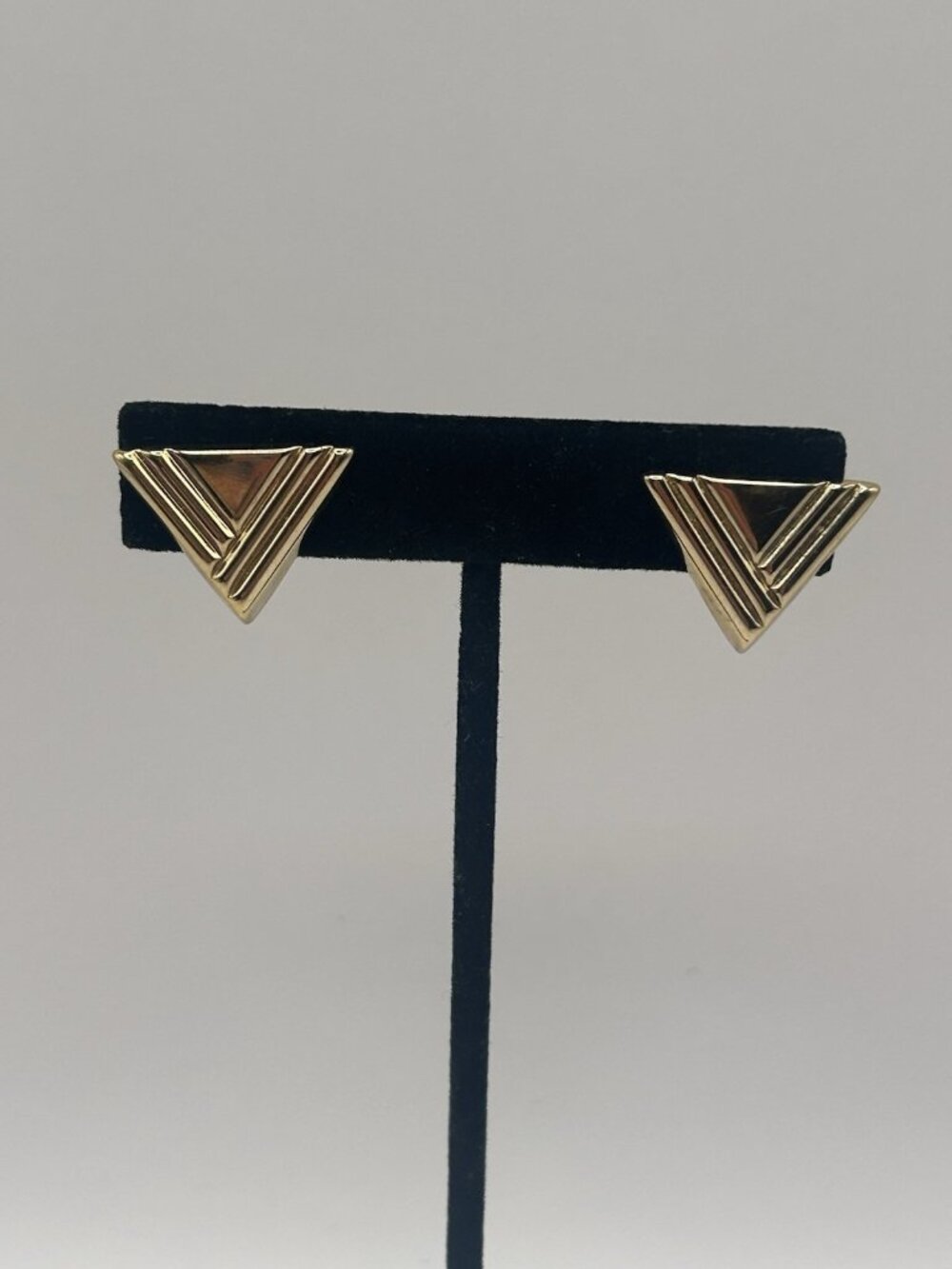 Vtg Avon Chevron Earrings Good Tone Signed Triangles Clip On Holidays Christmas